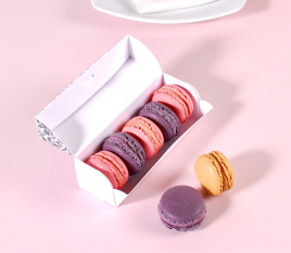 Elongated box with lid for macarons