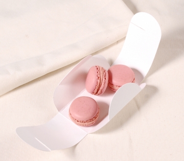 Personalized box for two macarons