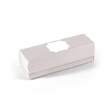 Elongated box with lid for macarons