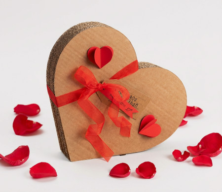 Un regalo fatto con il cuore (decorativo in cartone)!