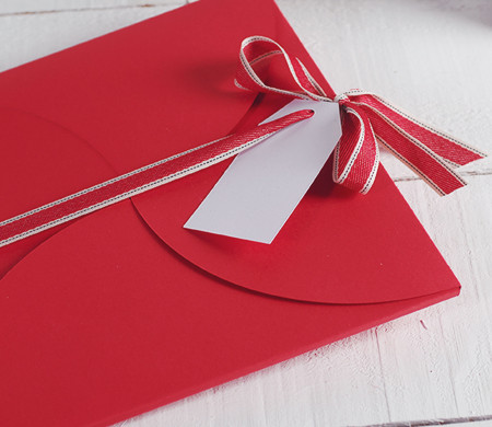 Caja tipo sobre con cinta | Packaging regalo