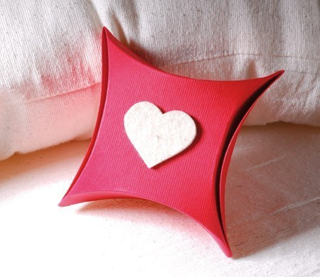 Geschenkbox für Valentinstag mit Herz | SelfPackaging