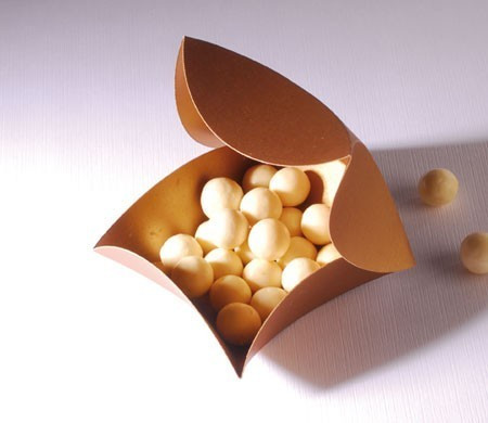 Caja regalo dorada para bombones y chocolates