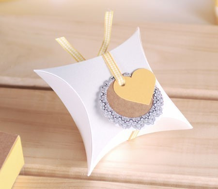 Boîte Cadeau avec Ruban et Coeur Boîte Cadeau avec Ruban et Coeur