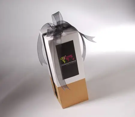 Boîte pour des vins avec...