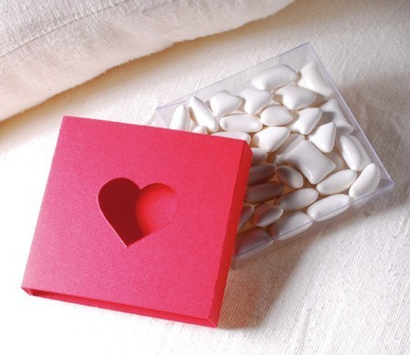 Boîte perforée pour la Saint Valentin