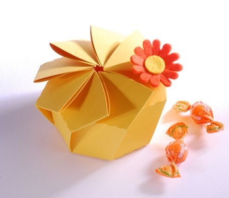 Originale scatola rotonda a forma di fiore 