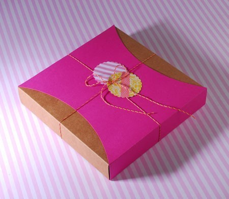Scatola con Fascia Rosa e Baker's Twine