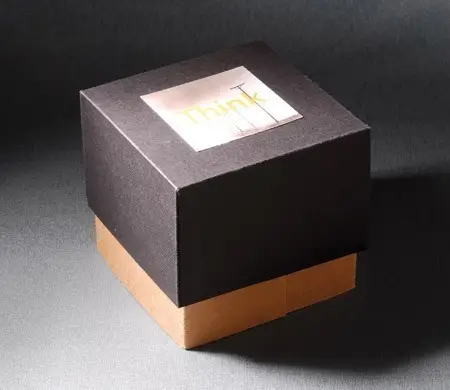 Caja cuadrada con cajones