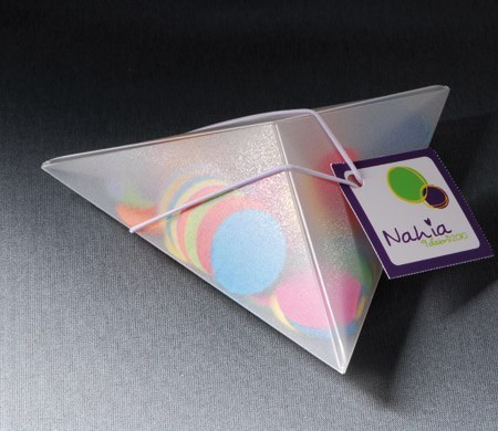 Petite boîte triangulaire pour des fêtes d'enfants Petite boîte triangulaire pour des fêtes d'enfants