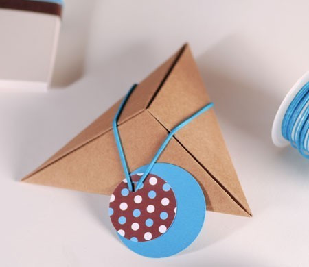 Little pyramidal box for small gifts
