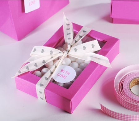 Petite boîte fuchsia pour bonbons