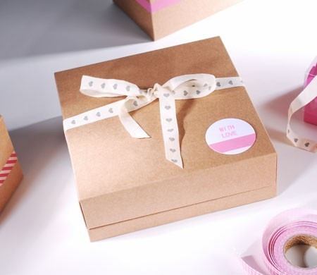 Little square box for chocolates