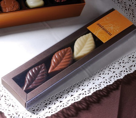 Transparent elongated box for sweets