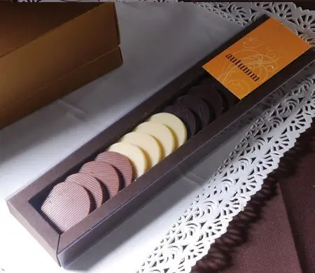 Caja con faja para bombones