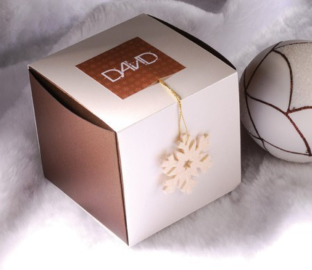 Box mit Weihnachtsband
