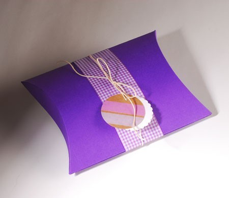 Little gift box with rounded labels