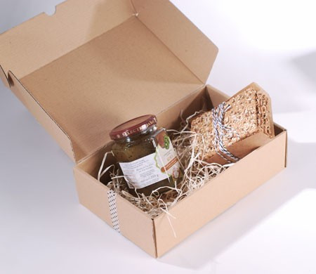 ‘Self-assembling’ box for picnics