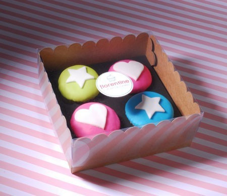Boîte pour Quatre Cupcakes avec Autocollant