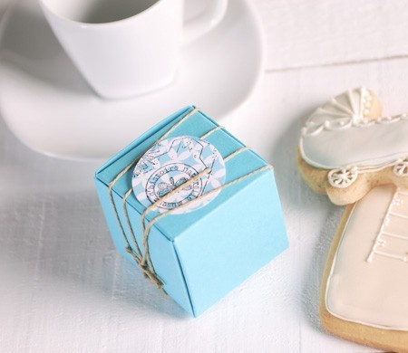Little turquoise box to...