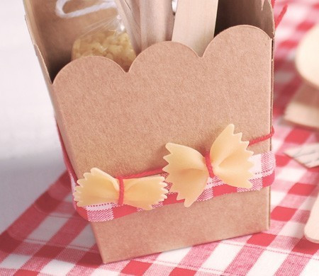 Boîte Décorée avec des Pâtes