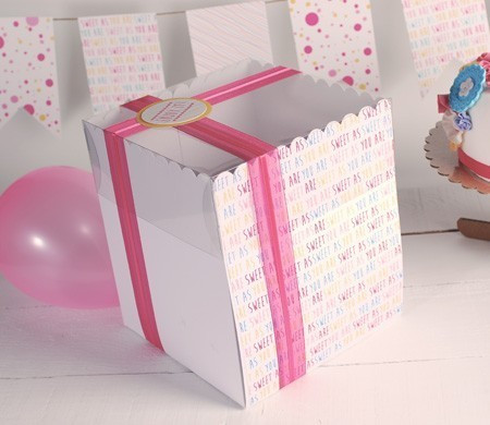 Printed tall box for cakes
