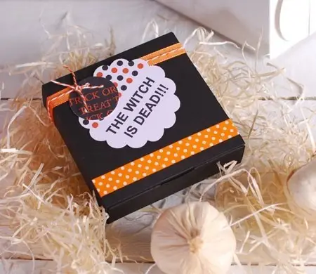 Caja negra y cuadrada para...