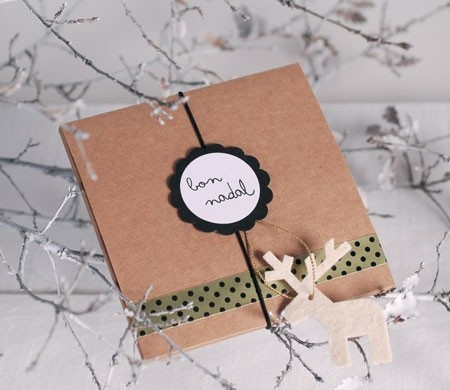 Christmas box with reindeer-shaped felt