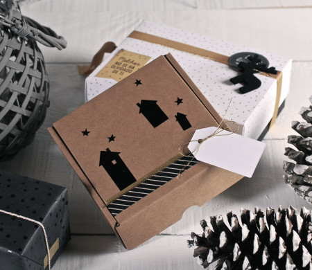 Quadratisch Versandkartons mit Vinyl-Aufkleber