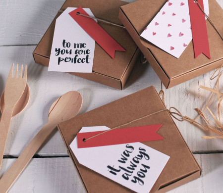 Semplice scatola regalo per San Valentino Semplice scatola regalo per San Valentino