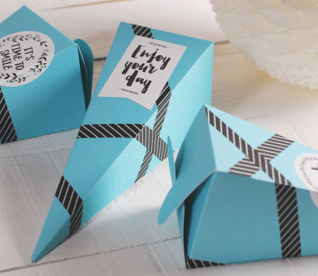 Cucurucho para Fiestas con Pegatinas Cucurucho para Fiestas con Pegatinas