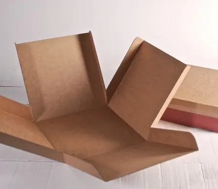 Caja cuadrada de envíos con...