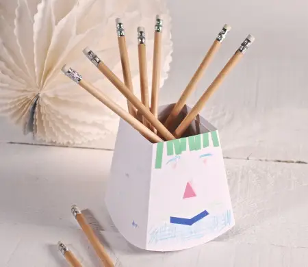 Kids’ pencil holder to...