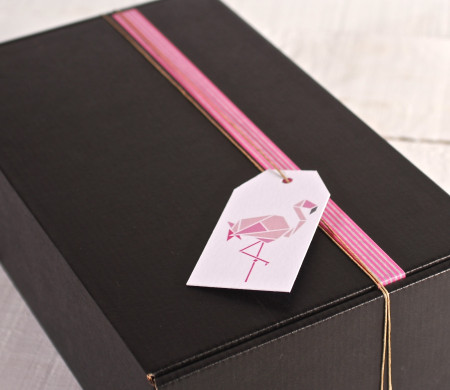 Caja Decorada en Rosa y Blanco con Etiqueta Flamenco Caja Decorada en Rosa y Blanco con Etiqueta Flamenco
