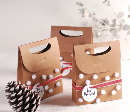 Weihnachtsbox mit Pompons