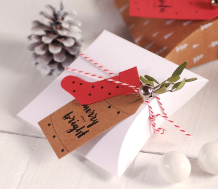 Caja Regalo con Decoración Navideña Caja Regalo con Decoración Navideña