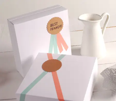 White square box decorated...