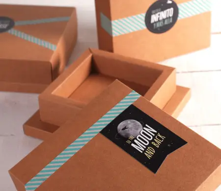 Caja Kraft Decorada con Pegatinas