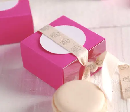 Cajita fucsia para macarons