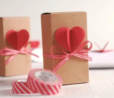 Caja Aalargada con Corazón 3D y Cinta