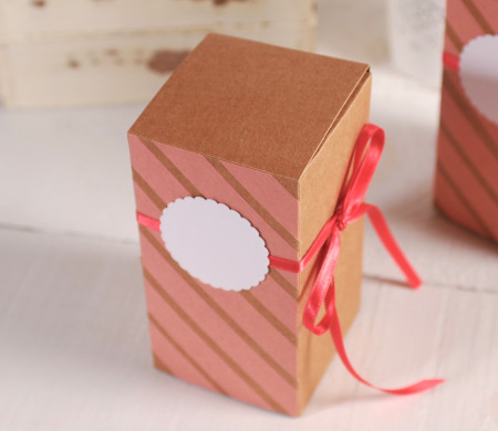 Petite Boîte Cadeau Couleur Corail Petite Boîte Cadeau Couleur Corail