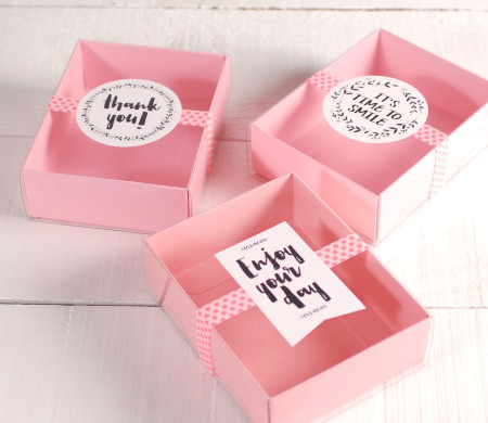 Petite boîte avec des messages à offrir Petite boîte avec des messages à offrir