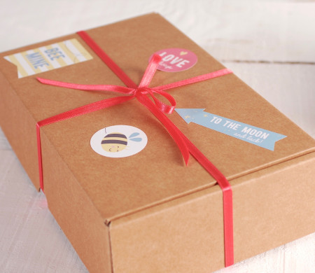 Cajita con Adhesivos para Regalos Cajita con Adhesivos para Regalos