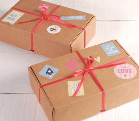 Cajita con Adhesivos para Regalos Cajita con Adhesivos para Regalos