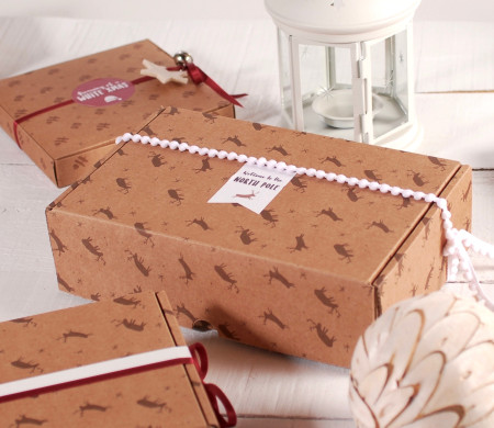 Box with Reindeer for Shipping, Ideal for Shops!