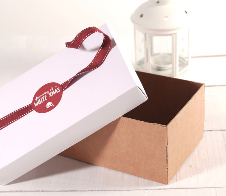 White Christmas Box | Weihnachts Packaging | SelfPackaging