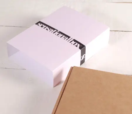 Caja con faja mínimal