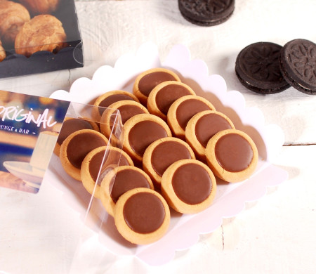 Modern display box for sweets