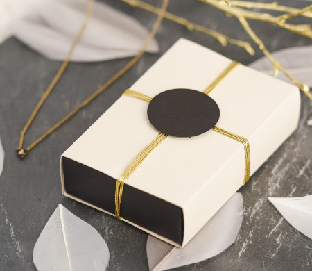 Elegante Schachtel Mit Ummantelung | SelfPackaging