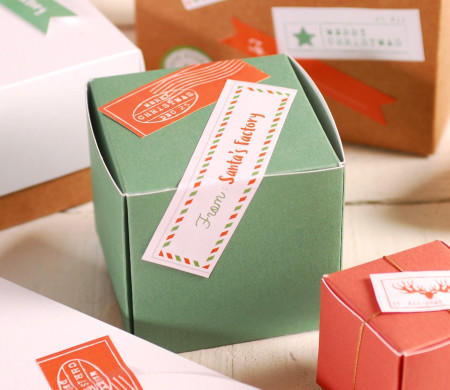 Caja cuadrada decorada para Navidad Caja cuadrada decorada para Navidad